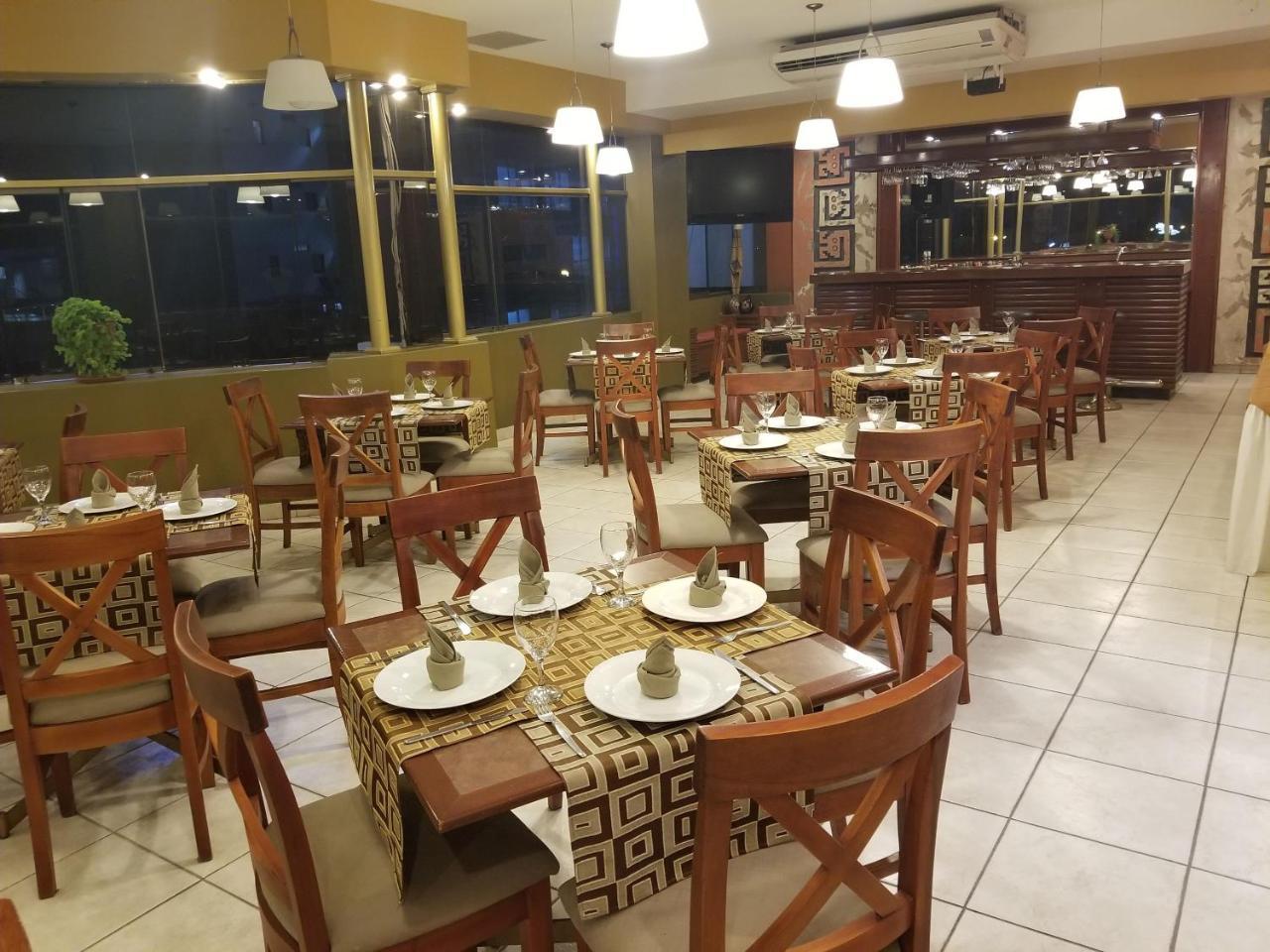 Hotel El Brujo La Merced Trujillo Bagian luar foto